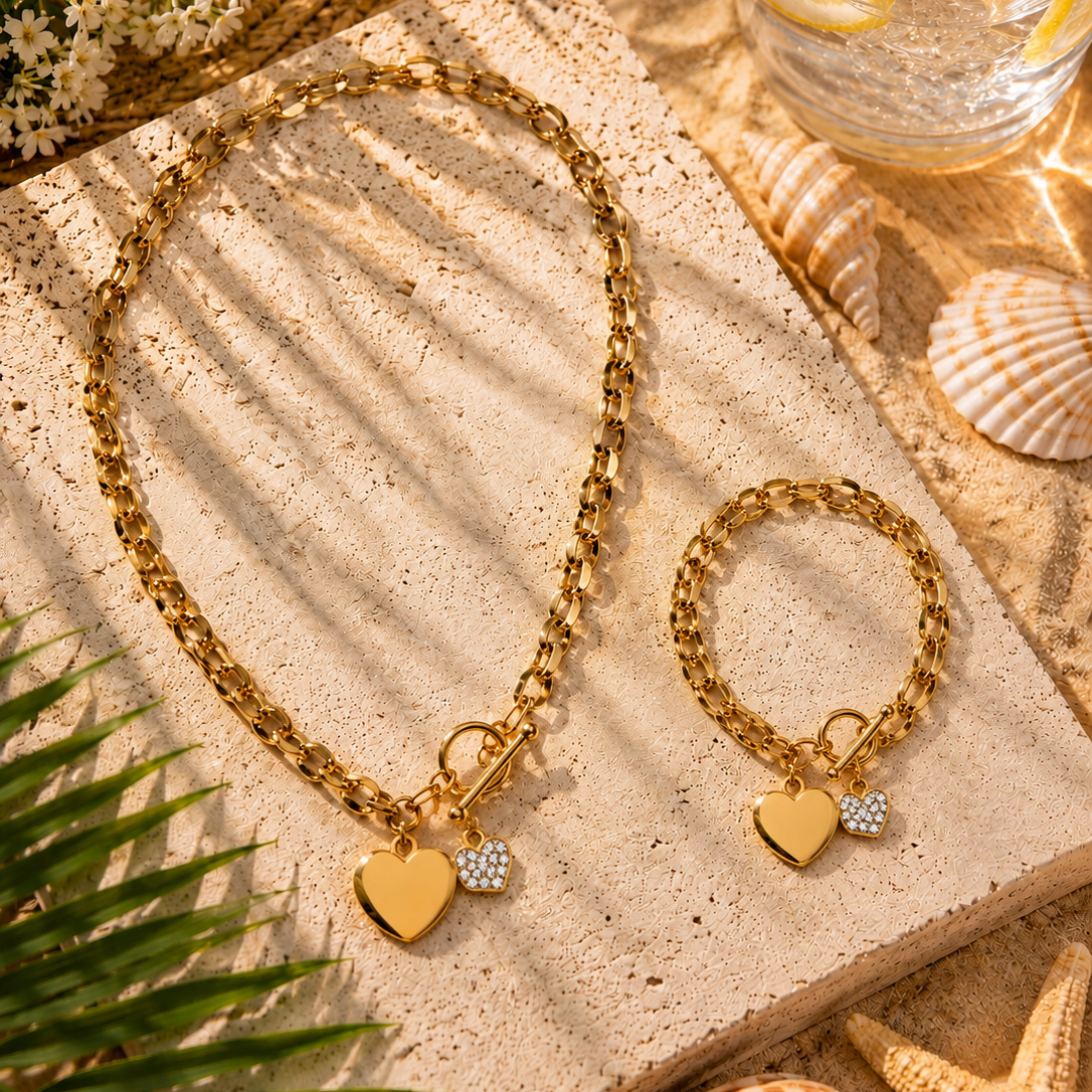Parure Cœur Éclat Tendance, chaîne dorée à pendentif double cœur et cristaux, fermoir T, acier inoxydable