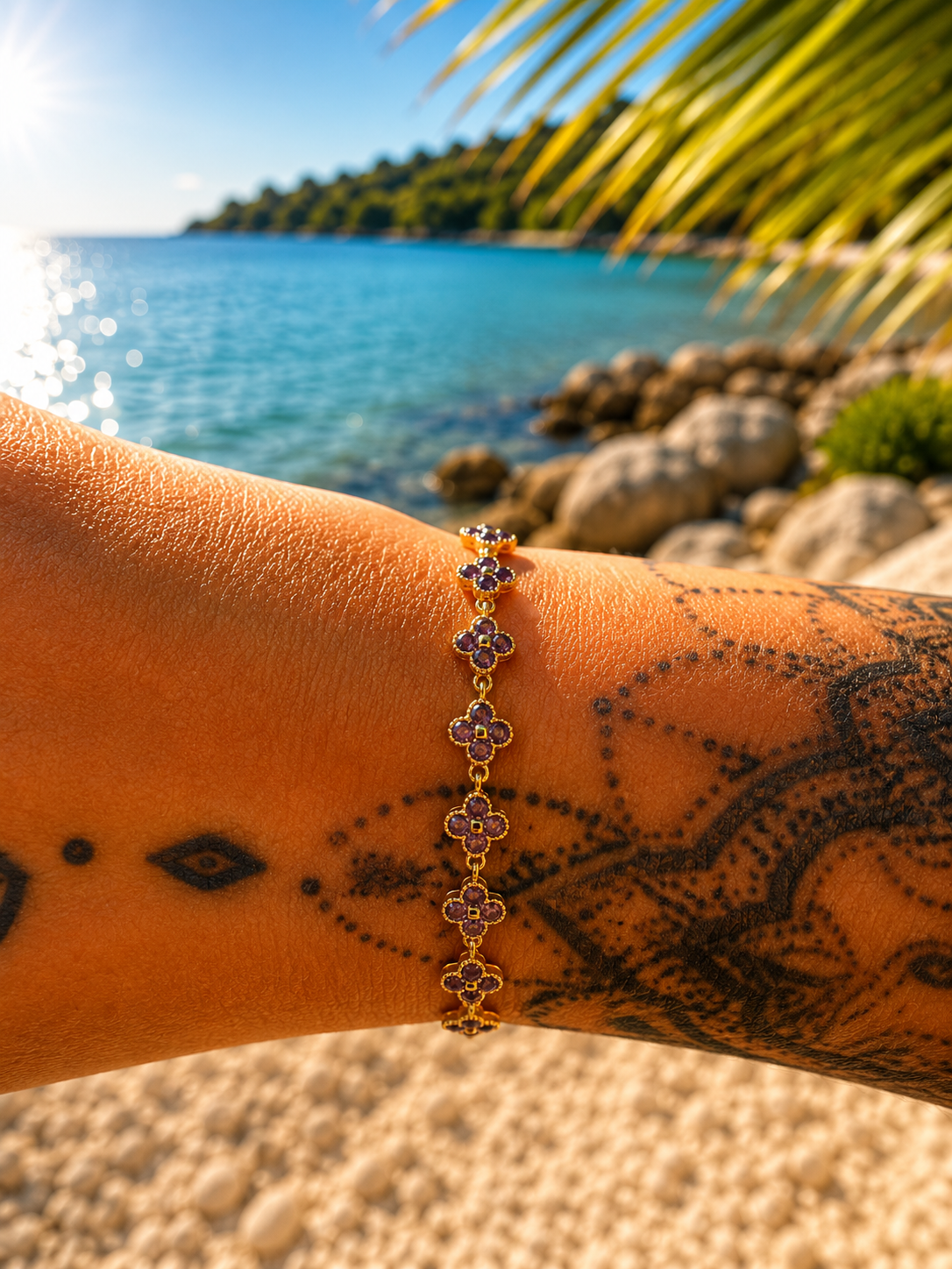 Bracelet Trèfle Éclat Tendance, coloris Violet clair, trèfles améthyste, acier inoxydable doré